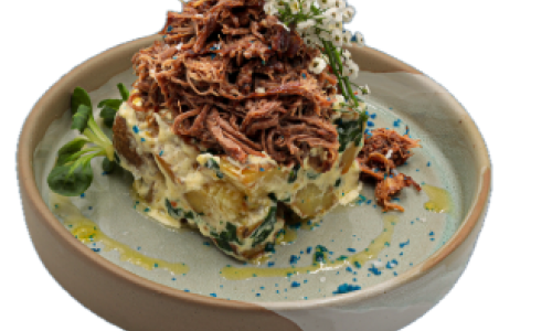 Телешко дърпано месо върху трюфелови картофи / Pulled beef meat on truffle potatoes